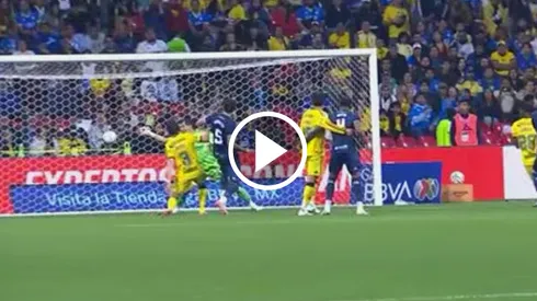 Golazo de Chiquete en un primer tiempo de lujo.