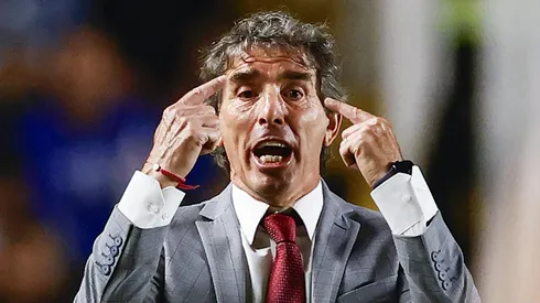 Guillermo Almada, decepcionado tras perder con Cruz Azul.
