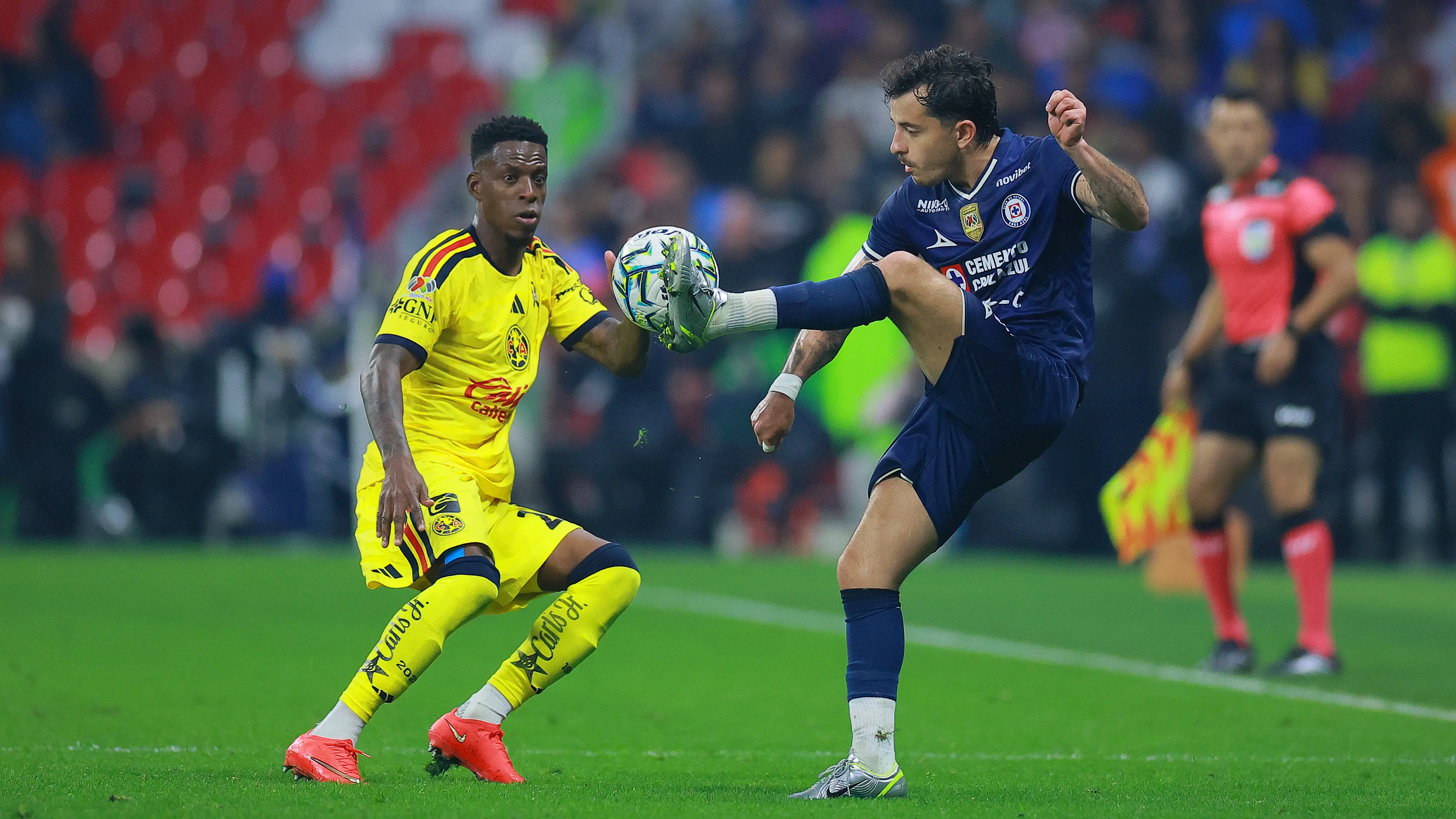 Alan Mozo viene de jugar contra América ingresando desde la banca. (Getty Images)