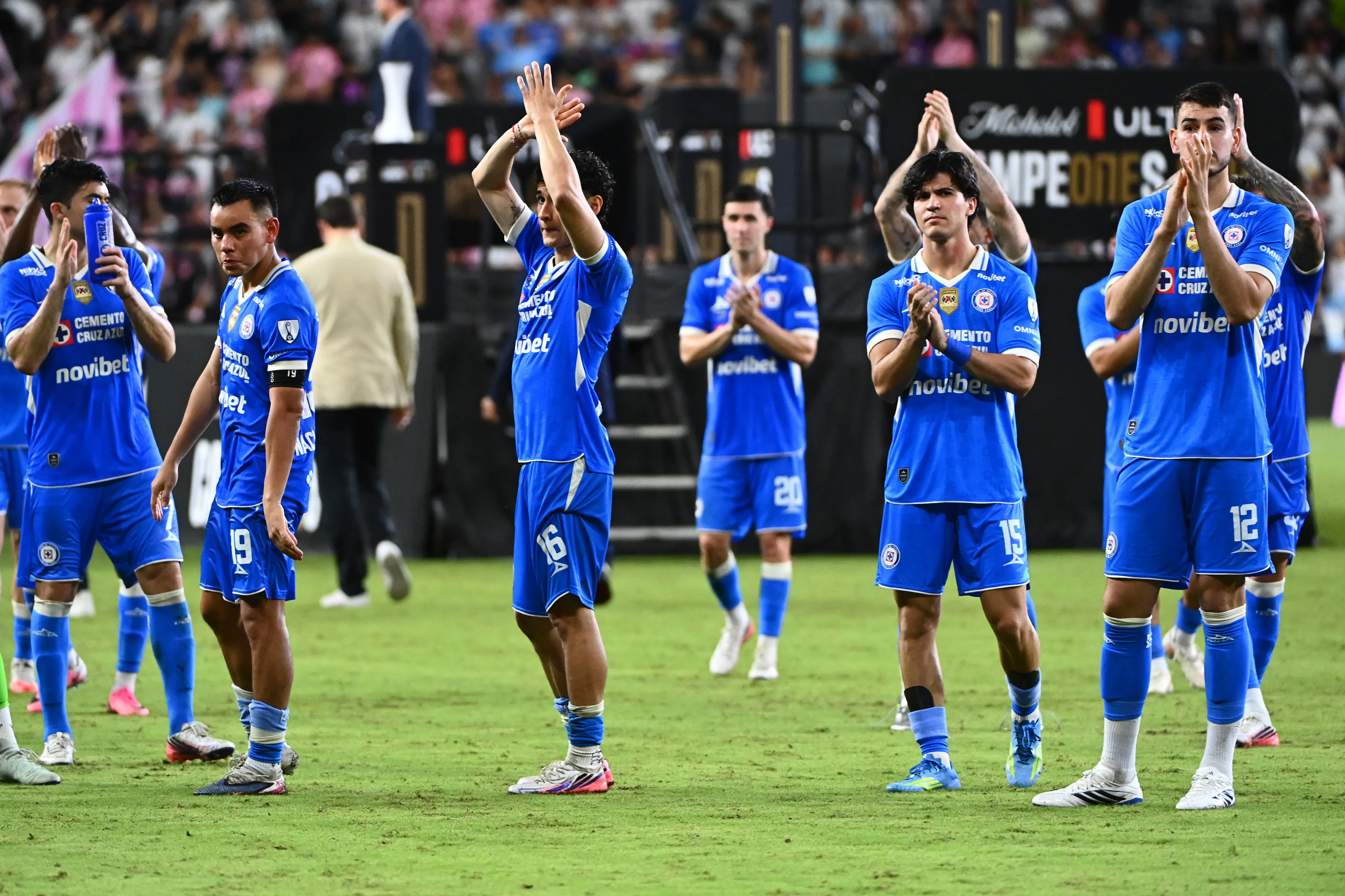 Jugadores de Cruz Azul, tras el pitazo final vs. Inter Miami. (Getty Images)