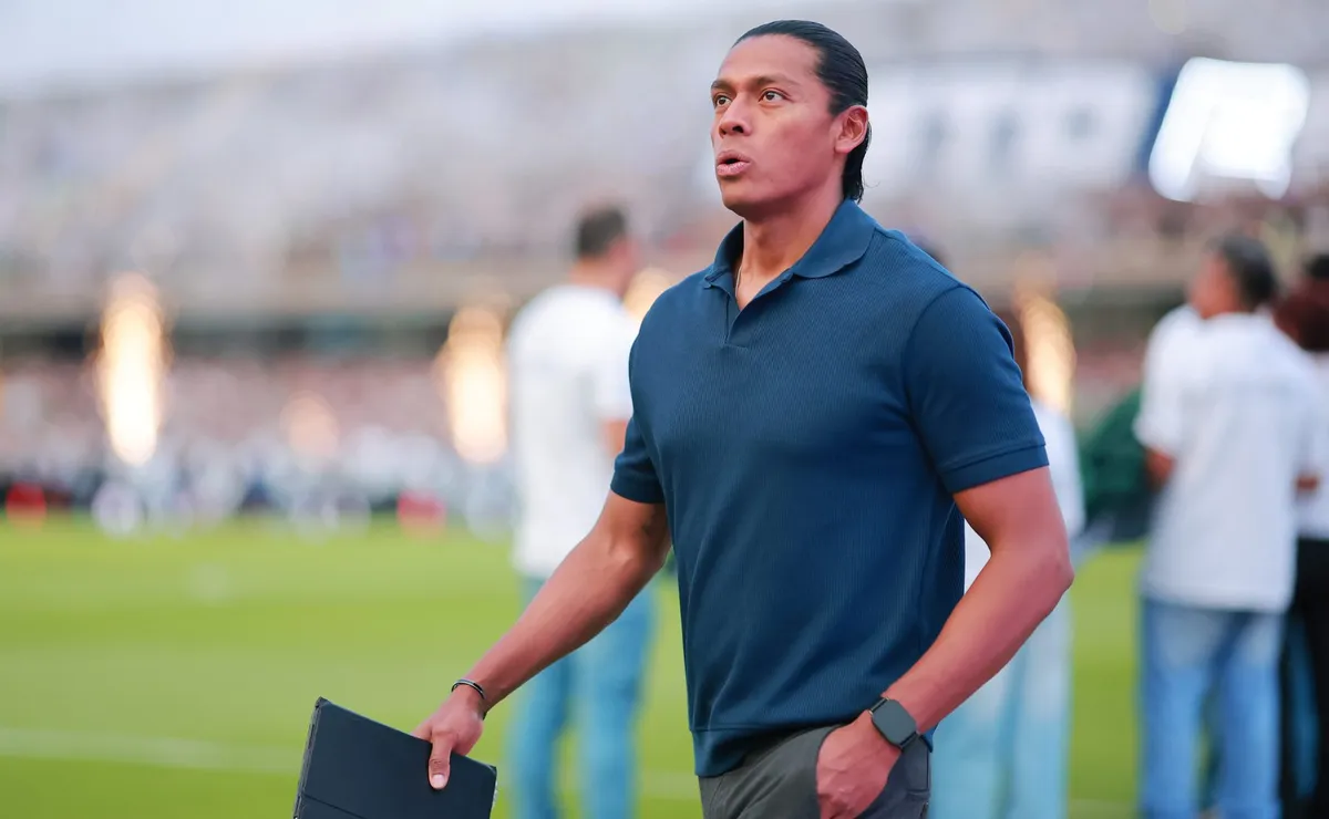 ¿Qué escribe Joel Huiqui en cada rueda de prensa de Cruz Azul? Ya revelaron su secreto