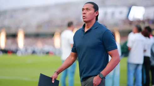 Joel Huiqui se ha caracterizado por usar una libreta de anotaciones en cada momento de su etapa en Cruz Azul.