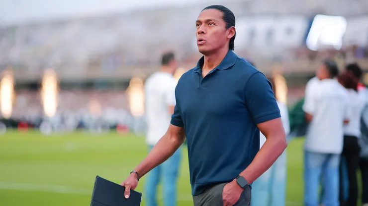 Joel Huiqui se ha caracterizado por usar una libreta de anotaciones en cada momento de su etapa en Cruz Azul.