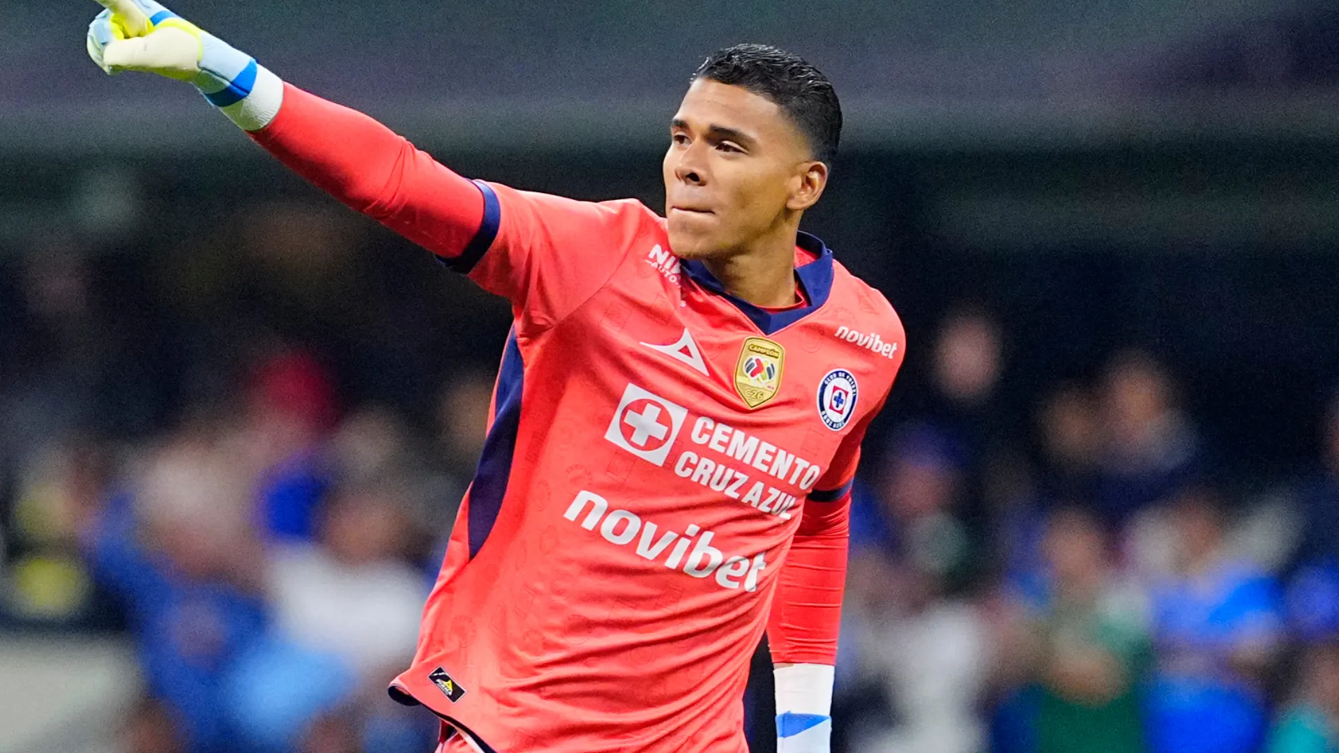 La afición cementera se muestra molesta con el colombiano.