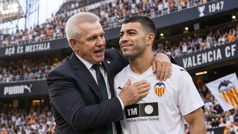 Javier Aguirre llegaría a Valencia y señalan a Lira como candidato a ir con él.