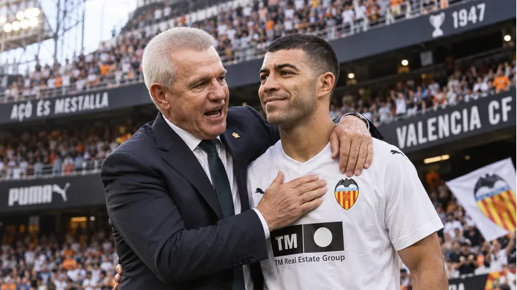 Javier Aguirre llegaría a Valencia y señalan a Lira como candidato a ir con él.