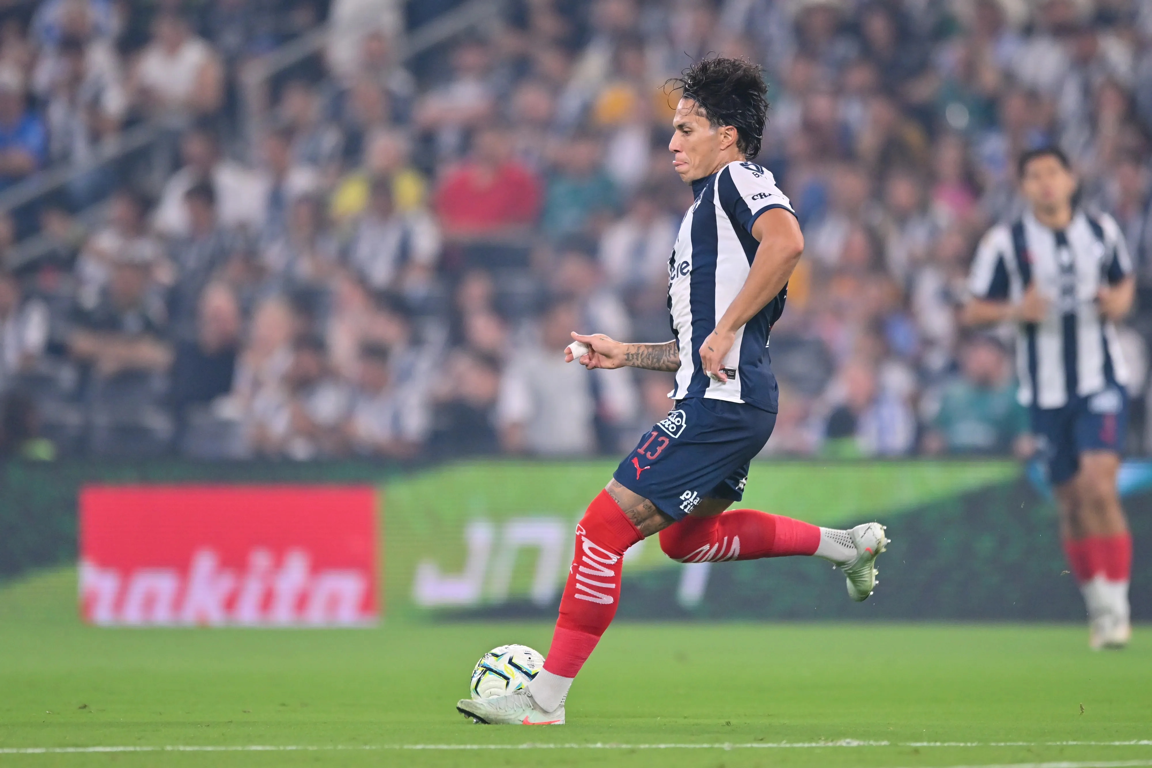 Carlos Salcedo volverá a reencontrarse con Cruz Azul, esta vez vistiendo los colores de Monterrey. (Getty Images)