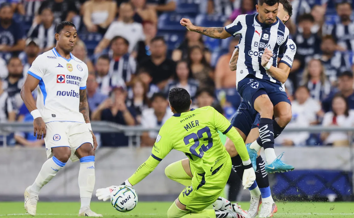 La afición de Cruz Azul eligió a Kevin Mier como el culpable de la derrota ante Rayados