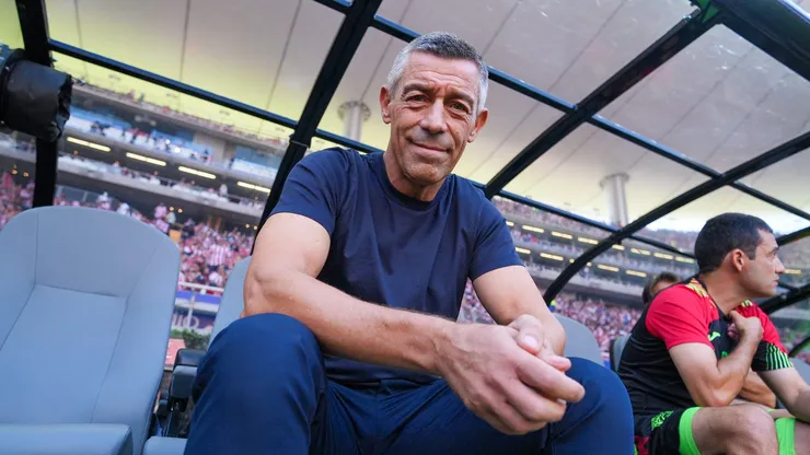 Además de su paso por Cruz Azul, en donde fue más recordado por sus salidas de tono en las ruedas de prensa, Pedro Caixinha ha tenido una trayectoria que lo ha llevado a todos los rincones del mundo