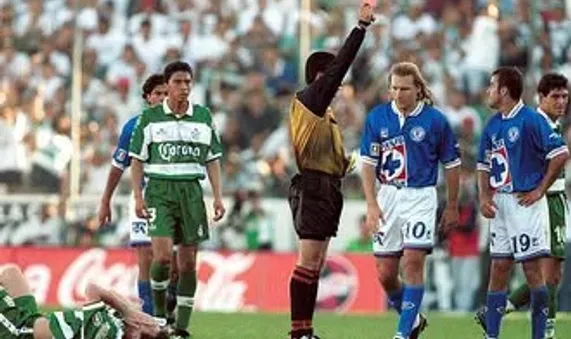 Héctor Adomaitis comparó los planteles donde fue campeón en Cruz Azul y Santos Laguna. (GENTILEZA)
