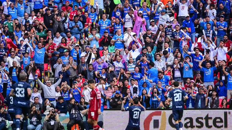 La fanaticada de Cruz Azul señaló a varios protagonistas, pero insistieron en un nombre propio. Además, recomendaron a Iván Alonso fichar defensores.