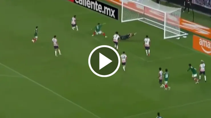 Santiago Giménez trasladó su bajo nivel a nivel de clubes a la Selección de México. Se comió dos goles cantados en la derrota contra Estados Unidos.