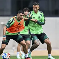Erik Lira retrató a jugador de Chivas en entrenamiento de México