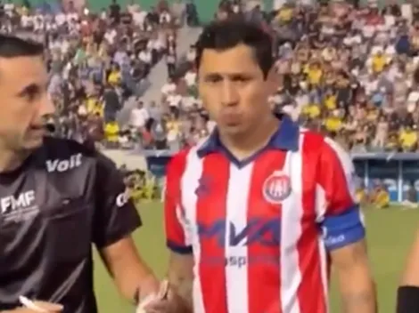 El Cata aparece jugando con una playera de Chivas