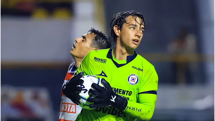 Bruno Salgado levanta la mano en Cruz Azul.