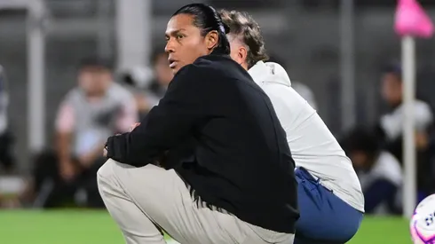 Evidente enojo del entrenador luego del empate.