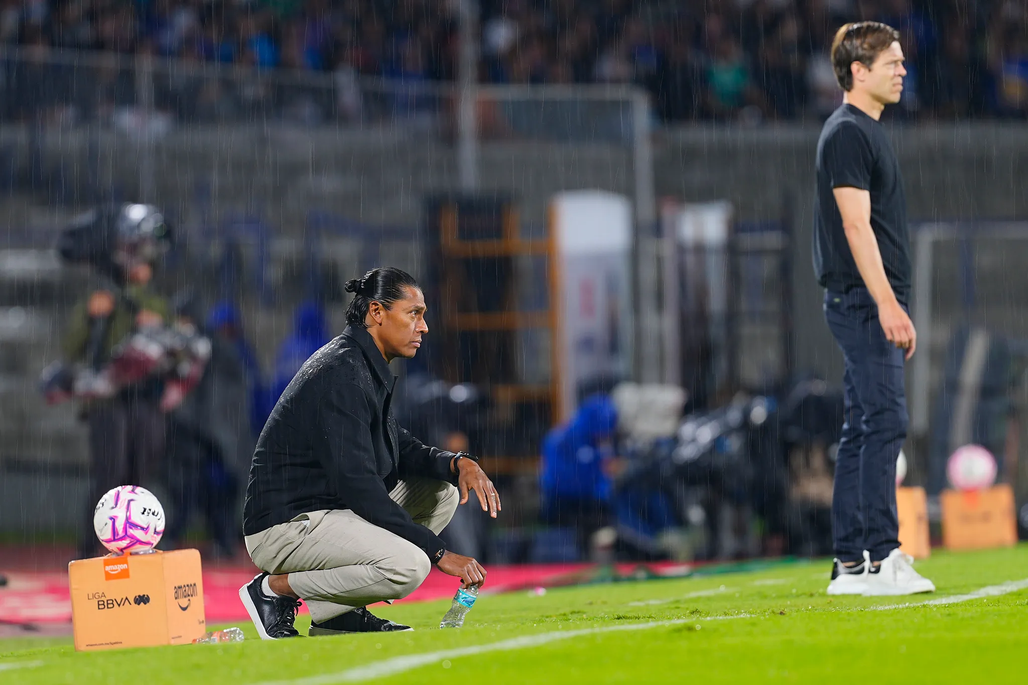 Joel Huiqui no logra encontrar la solución a la falta de solidez defensiva y Cruz Azul sigue sufriendo (Imago79