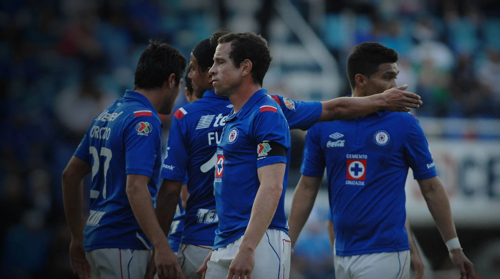 La cara de frustración de los jugadores de Cruz Azul tras la remontada del América.