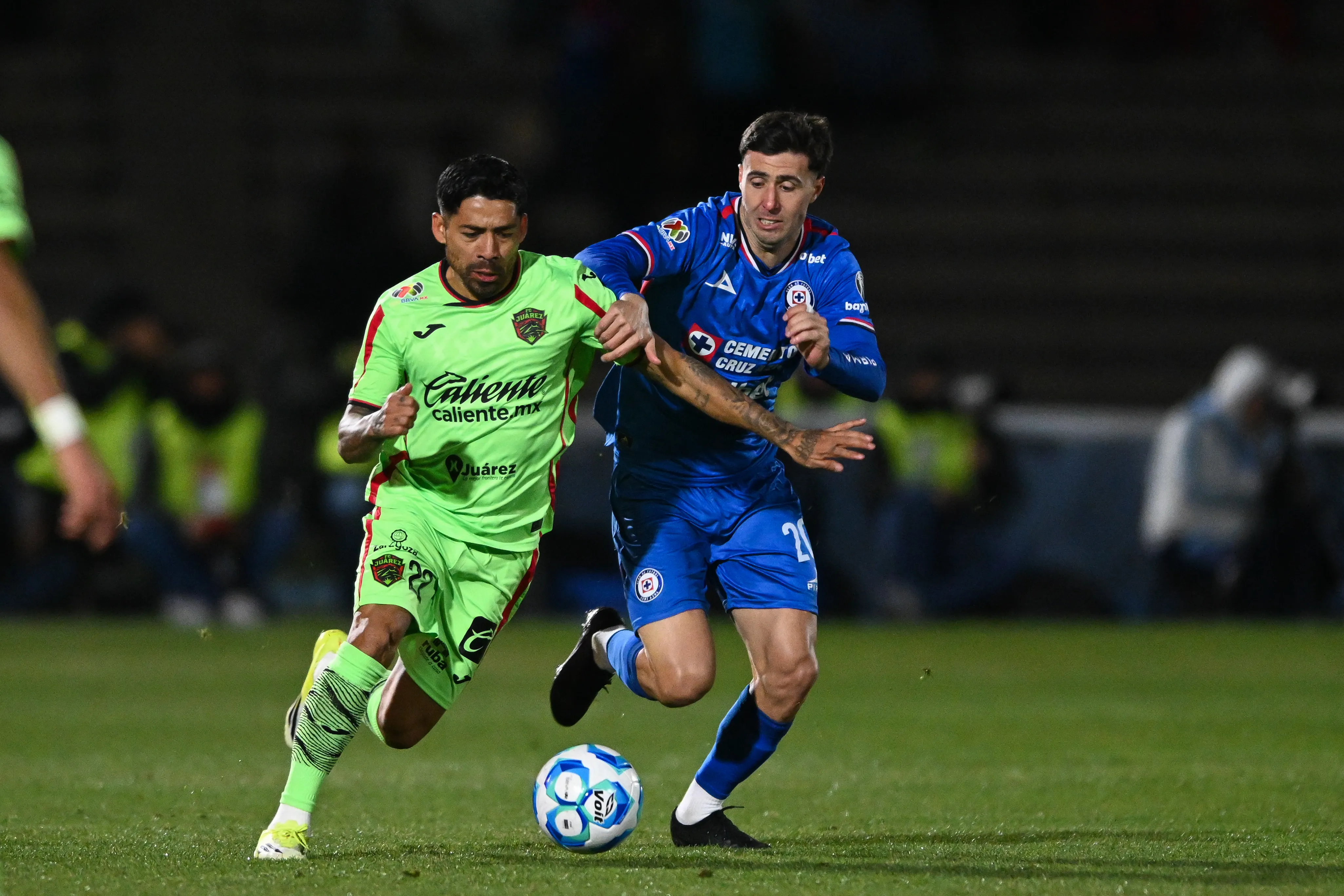 Javier Aquino ya enfrentó a Cruz Azul en sus comienzos con Juárez en enero del 2026. (Imago 7)