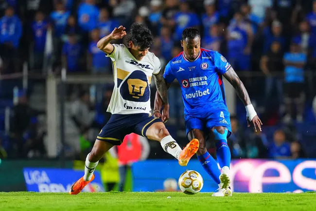 Pérez Villalobos participó en el cuerpo arbitral de la final de Cruz Azul vs. Pumas en el Clausura 2026 (Imago7)