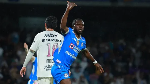 Ebere anotó uno de los goles en el empate de Cruz Azul por 3-3 con Pumas UNAM.