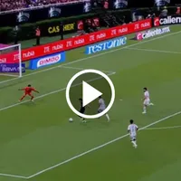 El fallo imposible del Piojo que después arregló con ayuda de un rival