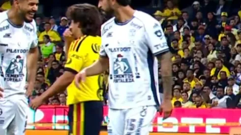 Carlos Álvarez, flamante fichaje de esta temporada para los de Guillermo Almada, debió ser expulsado al taparse la boca a la hora de dirigirse a un rival.