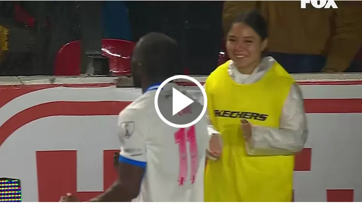 Christian Ebere festejó junto a la balonera de Querétaro.
