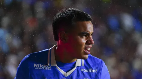 A pesar de ser líder en asistencias en Cruz Azul, Charly Rodríguez no ha podido trasladar ese nivel a la selección local.