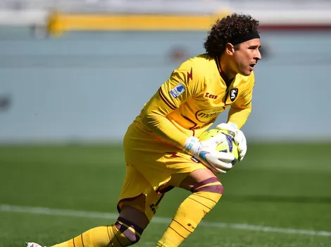 Salernitana toma una polémica decisión que afecta a Ochoa