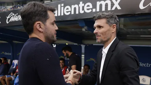 El momento en el que Ortíz arruina la playera de Larcamón