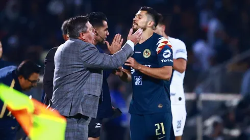 Miguel Herrera fue quien llevó a Henry Martín a América.