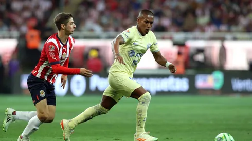 Aquino se robó los reflectores en el medio campo.