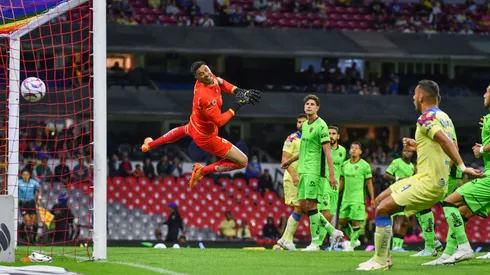Alfredo Talavera no pudo hacer nada ante el tremendo disparo.