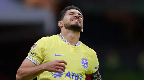 Henry Martín regresó a México para seguir con la recuperación.