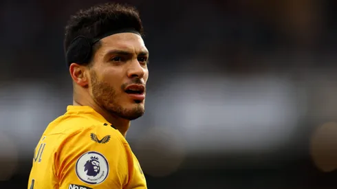 Raúl Jiménez podría seguir en el Wolverhampton