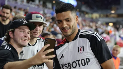 Raúl Jiménez, halagado por su DT