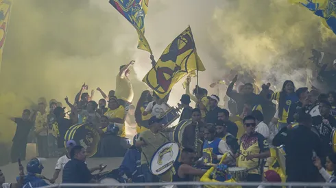 La afición del América hizo serenata en Chicago previo al partido.