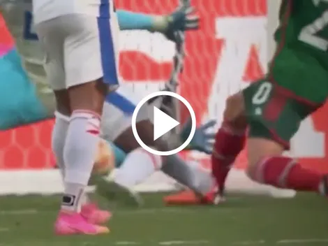 Henry Martín recibe una dura plancha y el VAR no intervino