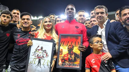 Julián se fue entre lágrimas de su despedida en el Jalisco.