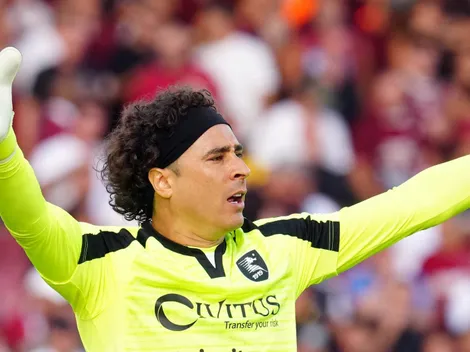 Guillermo Ochoa brilla nuevamente con Salernitana