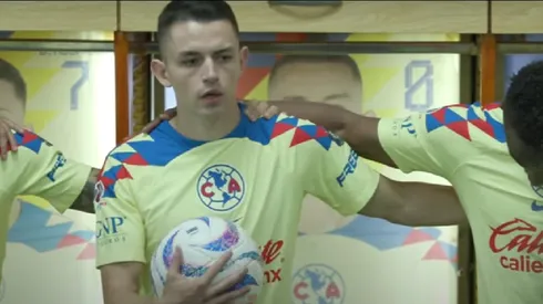 Fidalgo dirigió palabras a sus compañeros antes del juego contra Necaxa.