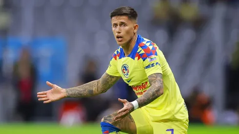 Brian Rodríguez se molestó con Migue Layún.