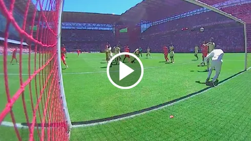 Diego Valdés evitó el gol de Toluca tras un córner muy peligroso