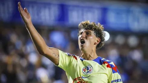 Igor Lichnovsky celebró con efusión su gol.