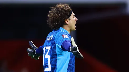 Guillermo Ochoa podría ir a la banca contra Uzbekistán.