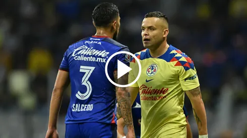 Jonathan Rodríguez llamó cagón a Salcedo.