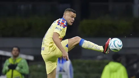 Jonathan Rodríguez volvió a las canchas ante Cruz Azul.