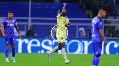 Julián Quiñones adelante al Club América en el Clásico Joven