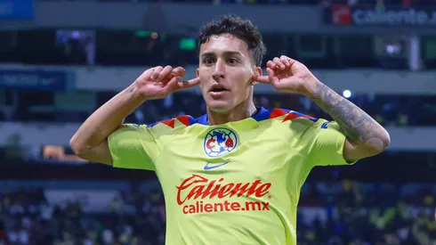 Alejandro Zendejas responde desde la banca.